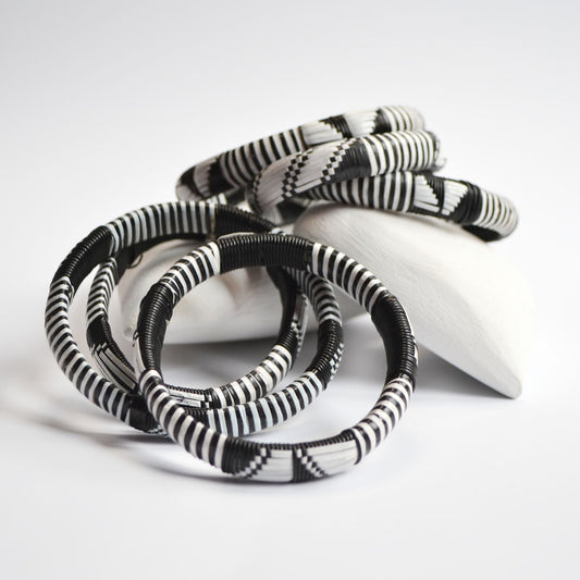 Black/white plastic bangles